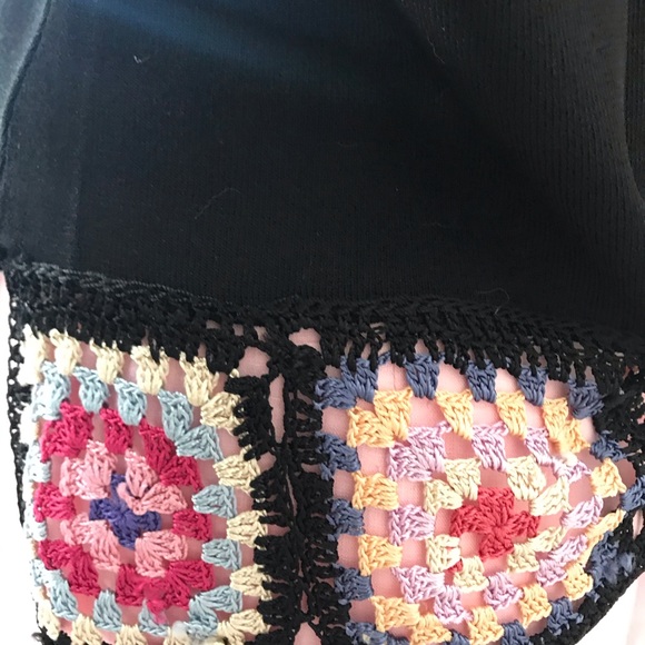 Black top with crochet embellishments - Picture 2 of 4